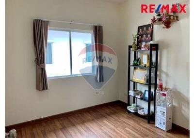 103 Sqm., 4 Beds, 2 Baths Townhouse listed for ฿ 1,980,000.