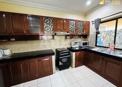 3 Bed 3 Bath in East Pattaya HR2653