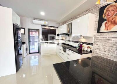 3 Bed 3 Bath in East Pattaya HR2958