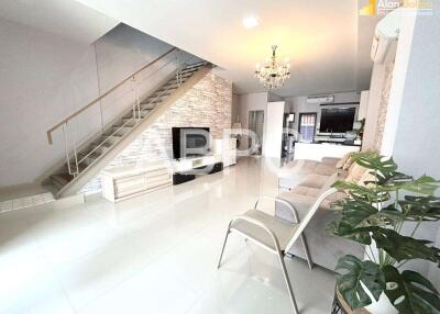 3 Bed 3 Bath in East Pattaya HR2958