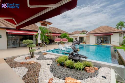 Exquisite Bali-style Pool Villa in Hua Hin on Large Land Plot