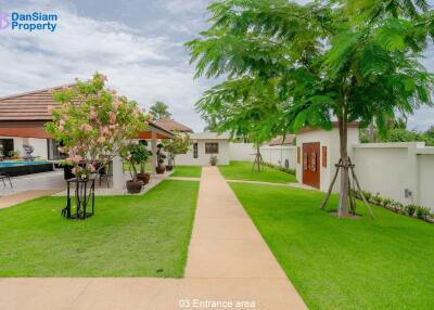 Exquisite Bali-style Pool Villa in Hua Hin on Large Land Plot