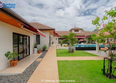 Exquisite Bali-style Pool Villa in Hua Hin on Large Land Plot