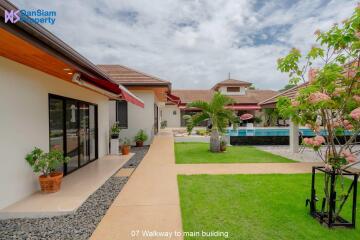 Exquisite Bali-style Pool Villa in Hua Hin on Large Land Plot