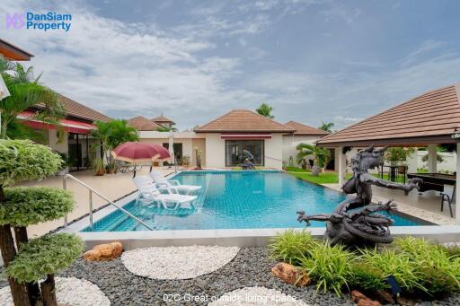 Exquisite Bali-style Pool Villa in Hua Hin on Large Land Plot