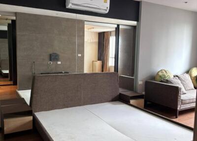 Studio Condo at Condo One X Sukhumvit 26 near BTS Phrom Phong