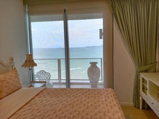 Luxury Beachfront Condo For Rent In North Point