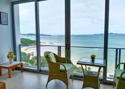 Luxury Beachfront Condo For Rent In North Point