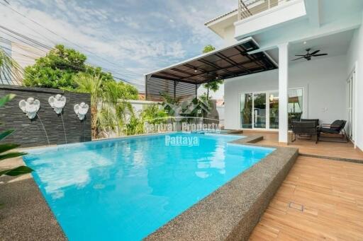 Spacious, 6 bedroom, 7 bathroom, pool villa for sale in central Pattaya.