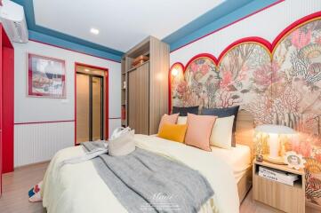 Colorful bedroom with modern decor