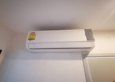 Air conditioning unit in a room