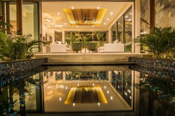 Elegant living room with open view to a pool