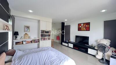 5 Bedrooms 5 Bathrooms in East pattaya