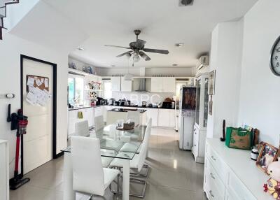 5 Bedrooms 5 Bathrooms in East pattaya