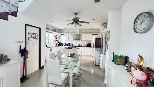 5 Bedrooms 5 Bathrooms in East pattaya