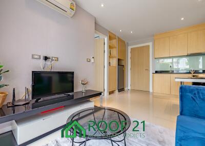 New room for rent with Pool access in a Perfect location between Pratumnak Hill and Jomtien.