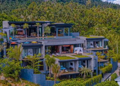 SPECTACULAR PIECE OF LUXURY DOMINATING THE HILL AND THE OCEAN