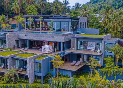 SPECTACULAR PIECE OF LUXURY DOMINATING THE HILL AND THE OCEAN