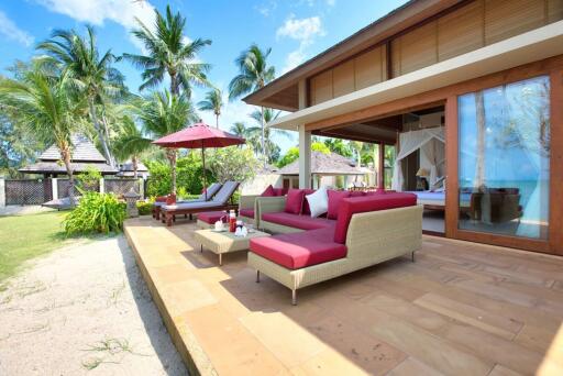 AMAZING 5-BEDROOM BEACHFRONT VILLA IN LIPA NOI