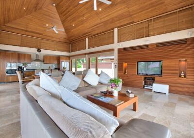 AMAZING 5-BEDROOM BEACHFRONT VILLA IN LIPA NOI