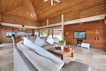 AMAZING 5-BEDROOM BEACHFRONT VILLA IN LIPA NOI