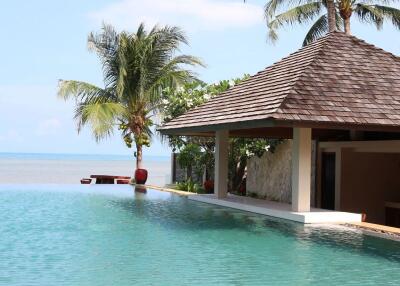 AMAZING 5-BEDROOM BEACHFRONT VILLA IN LIPA NOI