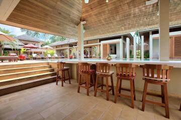 AMAZING 5-BEDROOM BEACHFRONT VILLA IN LIPA NOI