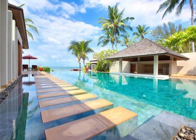 AMAZING 5-BEDROOM BEACHFRONT VILLA IN LIPA NOI