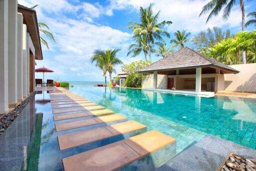 AMAZING 5-BEDROOM BEACHFRONT VILLA IN LIPA NOI