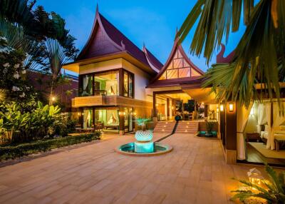 STUNNING BEACHFRONT VILLA IN LIPA NOI