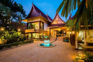 STUNNING BEACHFRONT VILLA IN LIPA NOI