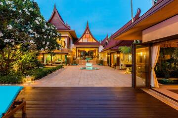 STUNNING BEACHFRONT VILLA IN LIPA NOI