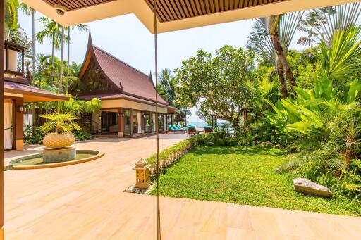 STUNNING BEACHFRONT VILLA IN LIPA NOI