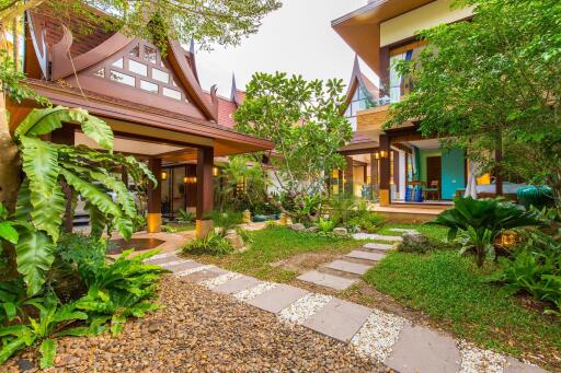 STUNNING BEACHFRONT VILLA IN LIPA NOI