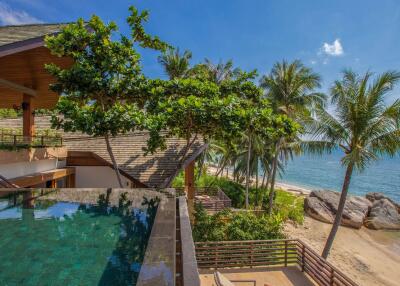 SUPERB BEACHFRONT VILLA IN LAMAI