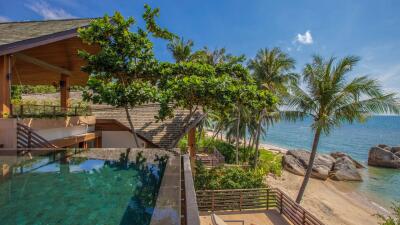 SUPERB BEACHFRONT VILLA IN LAMAI