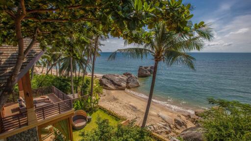 SUPERB BEACHFRONT VILLA IN LAMAI