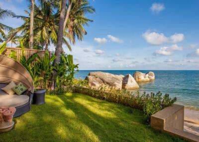 SUPERB BEACHFRONT VILLA IN LAMAI