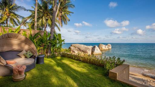 SUPERB BEACHFRONT VILLA IN LAMAI