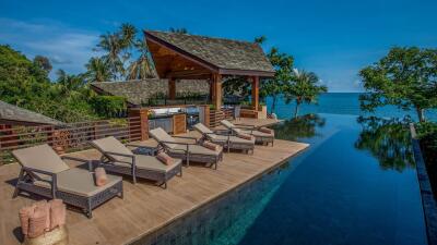 SUPERB BEACHFRONT VILLA IN LAMAI