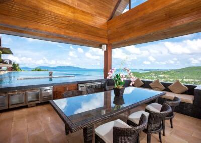 SPECTACULAR HILLS VILLA WITH BAIE VIEW