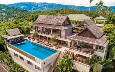 SPECTACULAR HILLS VILLA WITH BAIE VIEW