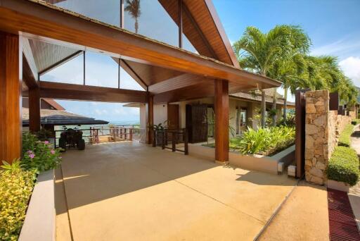 SPECTACULAR HILLS VILLA WITH BAIE VIEW