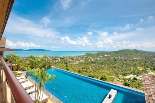 SPECTACULAR HILLS VILLA WITH BAIE VIEW