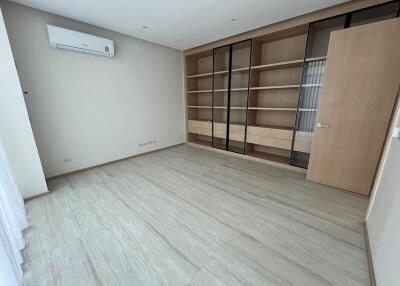 For Rent Bangkok Town House Sukhumvit BTS Phrom Phong Watthana