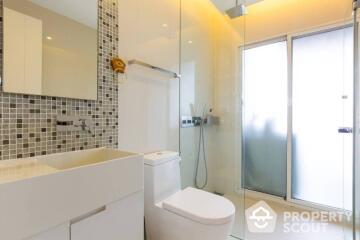 Studio Condo at The Room Sukhumvit 21 near MRT Sukhumvit