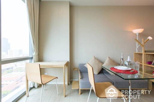 Studio Condo at The Room Sukhumvit 21 near MRT Sukhumvit