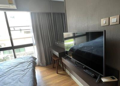 1-BR Condo at Tidy Deluxe Sukhumvit 34 near BTS Thong Lor