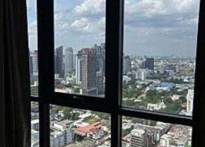 1-BR Condo at Oka Haus Sukhumvit 36 near BTS Thong Lor