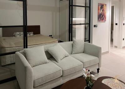 Fully Furnished  Stylish 1-BR  Vacant Now